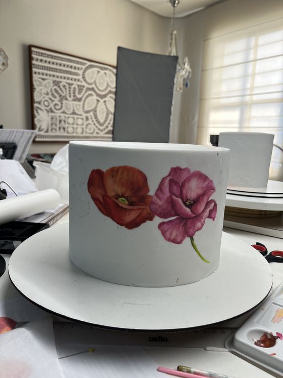 Bolo pintado à mão por Sandra Gonzaga