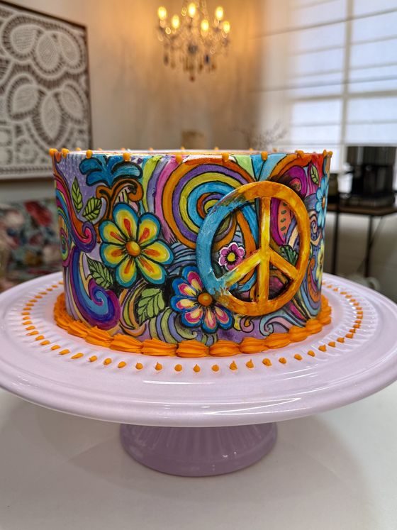 Bolo pintado à mão por Sandra Gonzaga