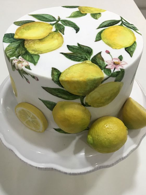 Bolo pintado à mão por Sandra Gonzaga