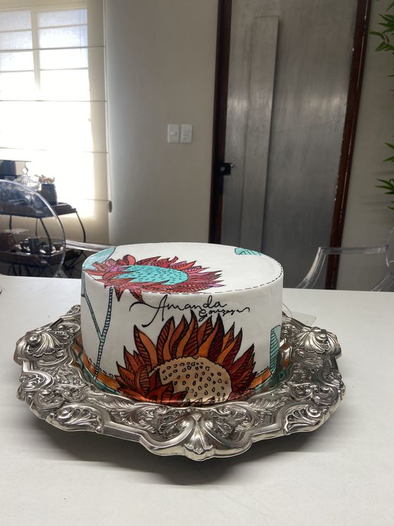 Bolo pintado à mão por Sandra Gonzaga